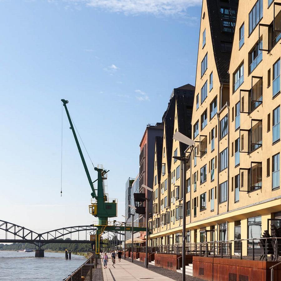 Großzügiges Zimmer mit Badezimmer in Rheinwohnung Köln Exterior foto